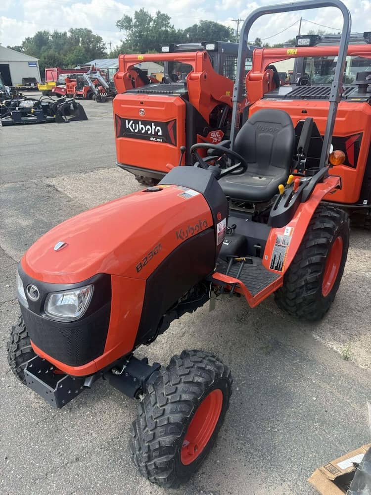 NEW Kubota B2301HSD-1 4WD Tractor-Foldable Rops-R4 Tires Sold Separate